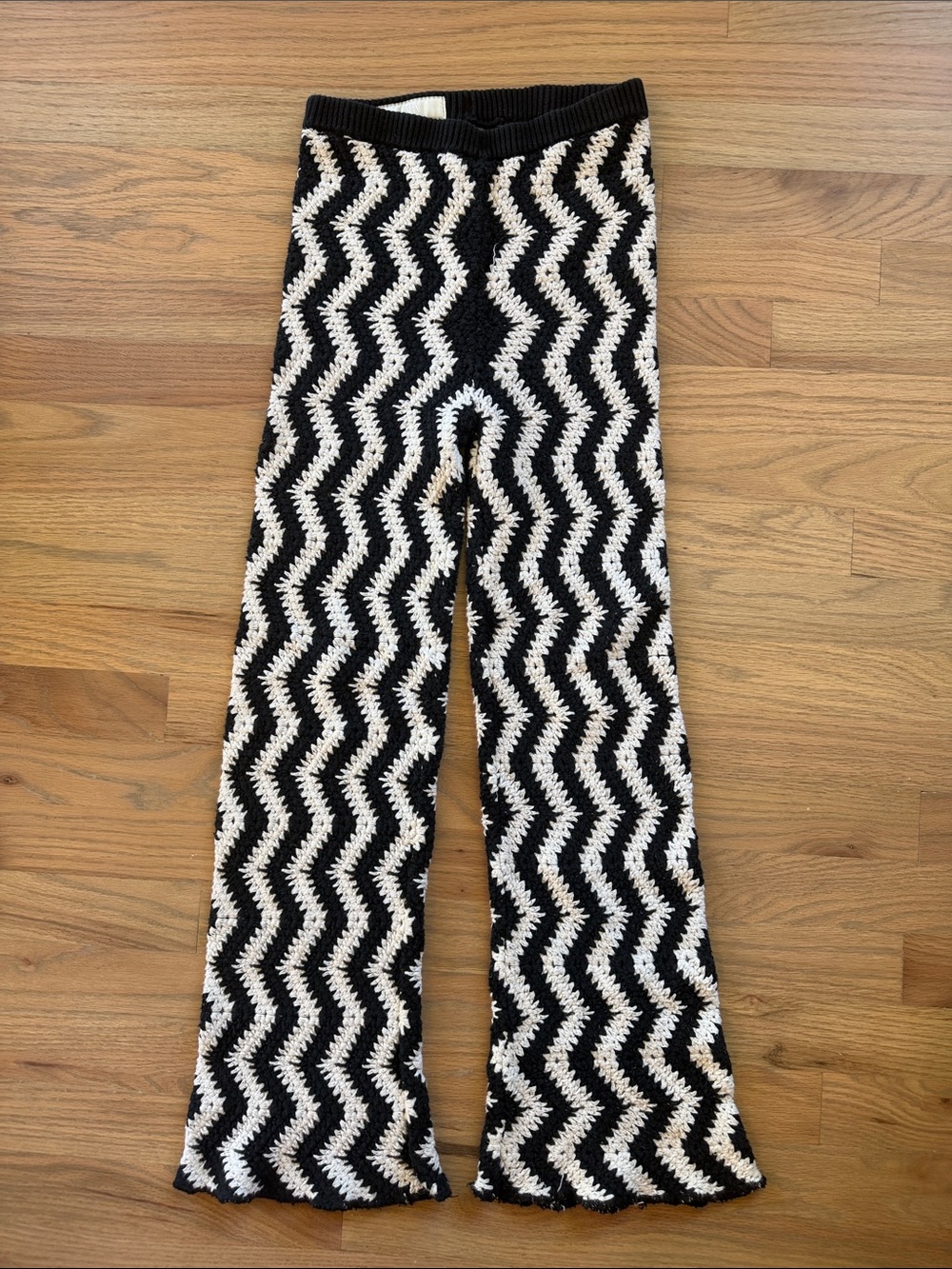 Zara Girls 11–12Y Black & Cream Chevron Knit Flare Pants